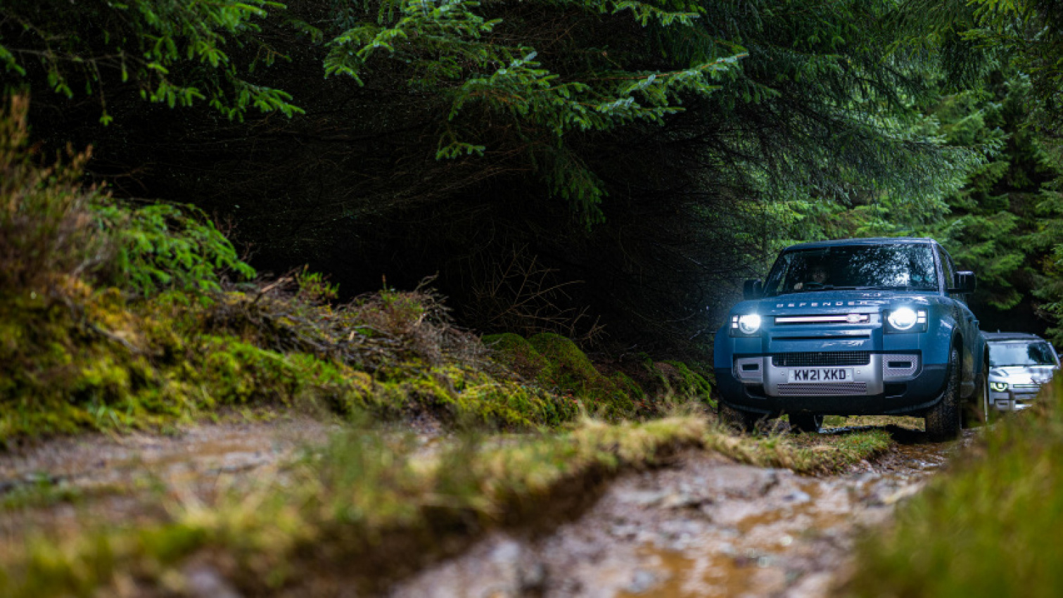 auto, gadgets, land rover, outdoors, land rover defender, vnex, i went searching for stargazing spots in a land rover defender – but the weather had other plans
