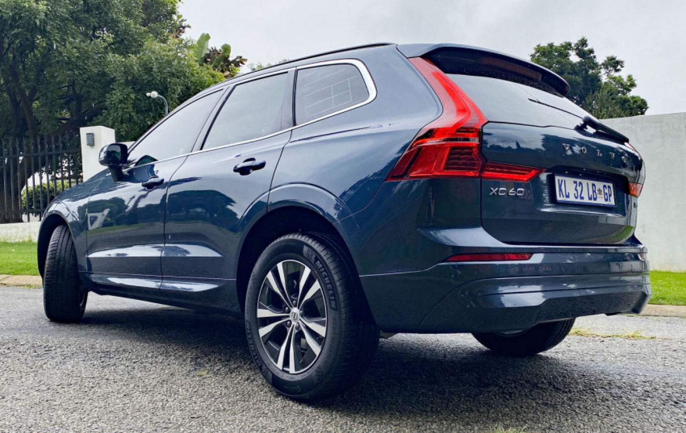 autos, cars, features, volvo, volvo xc60, volvo xc60 b5 momentum, volvo xc60 t8 recharge, driving the cheapest and most expensive volvo xc60 – how they compare