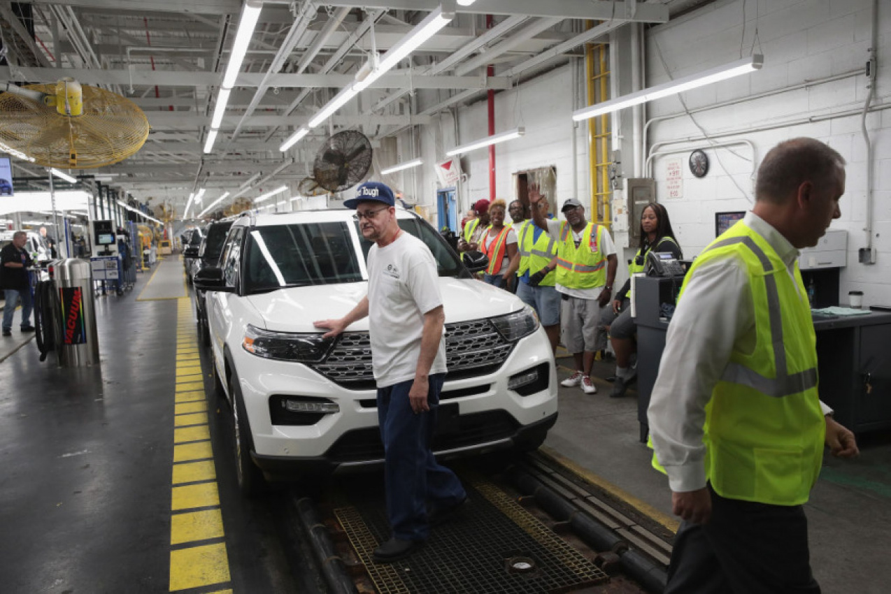 autos, ford, amazon, chip shortage, electronic chip, ford explorer, global chip shortage, microsoft, semiconductor, semiconductor shortage, amazon, microsoft, ford to sell explorer suvs without air conditioning controls, rear heating; chips to be delivered in one year