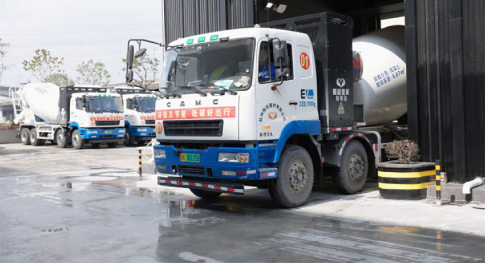 autos, cars, geely, news, china, electric vehicles, tech, trucks, geely now has a battery swap station for cement trucks