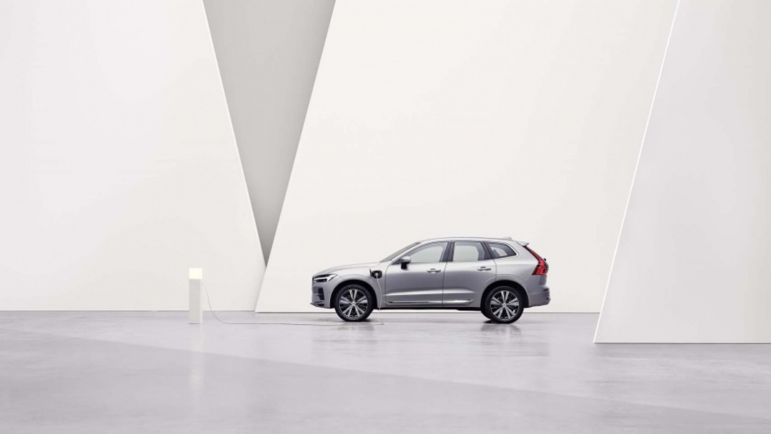cars, hybrid cars, volvo, hybrids, plug-in hybrids, volvo news, with bigger battery, volvo plug-in hybrids may soon go up to 41 electric miles