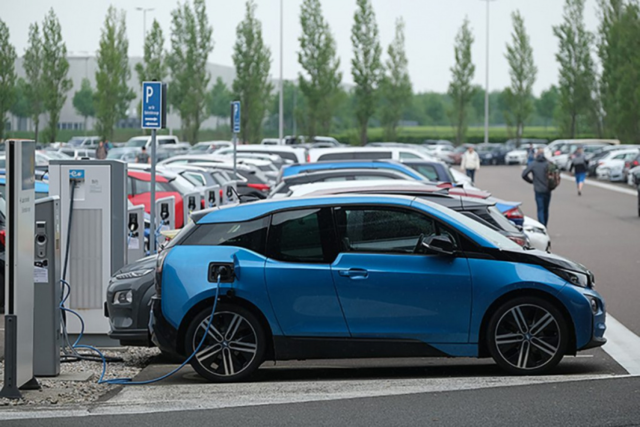 autos, bmw, cars, bmw i3, mystery: why are 100 bmw i3 evs abandoned on this small island?