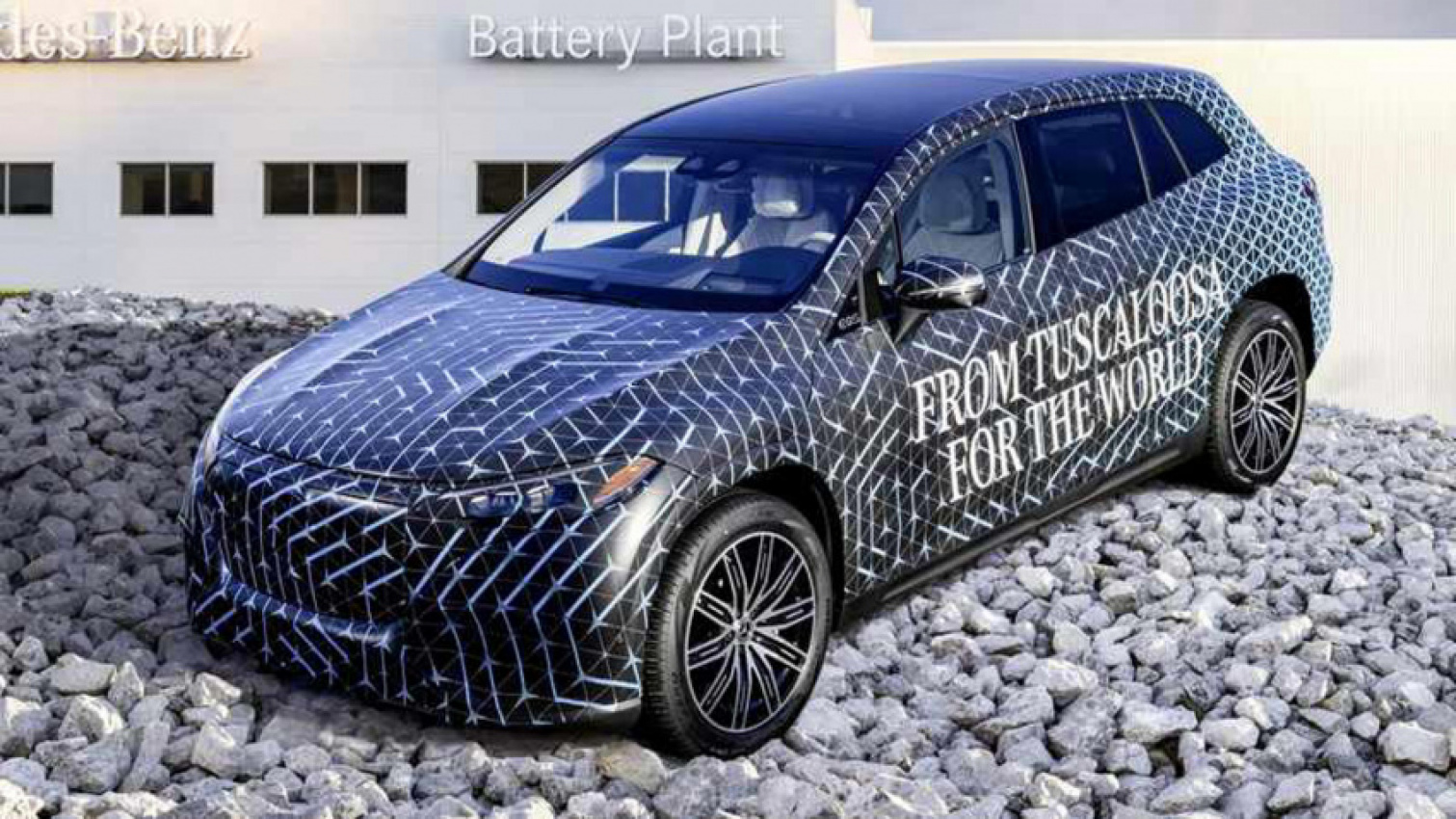 autos, cars, mercedes-benz, mercedes, vnex, mercedes eqs suv previewed, complete with advanced hyperscreen cabin