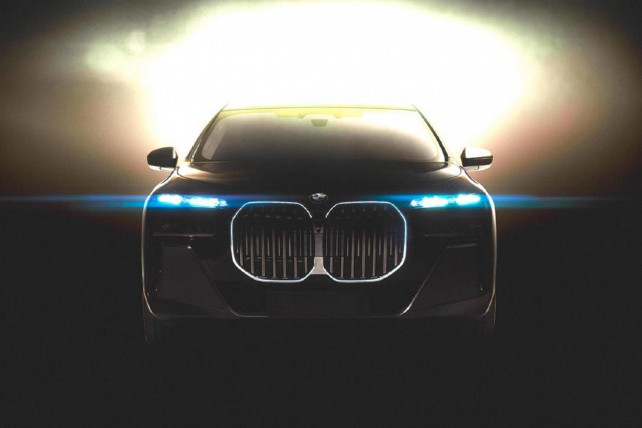 autos, bmw, cars, electric bmw i7 teased with huge light-up kidney grilles, 305-mile range