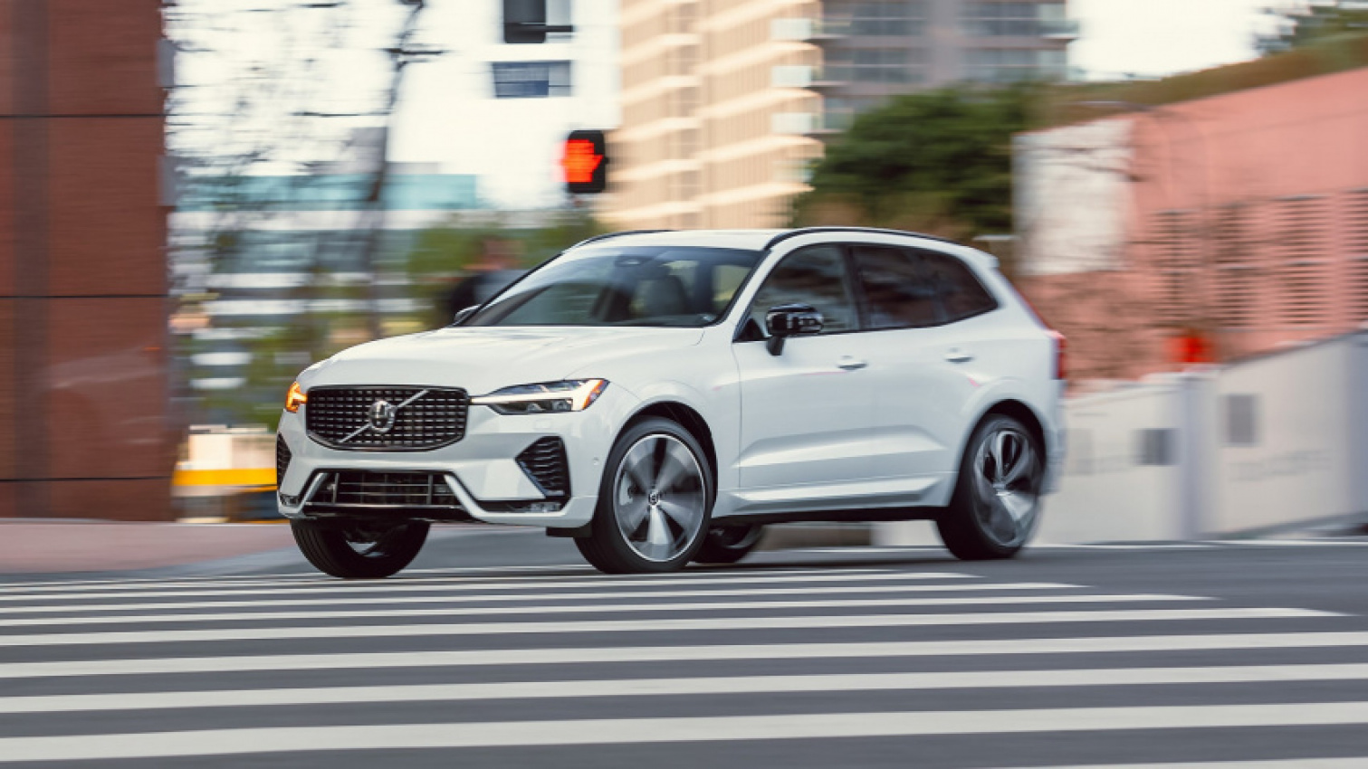 autos, cars, geo, reviews, volvo, volvo xc60, android, 2022 volvo xc60 b6 first test: gorgeous and updated but showing its age inside