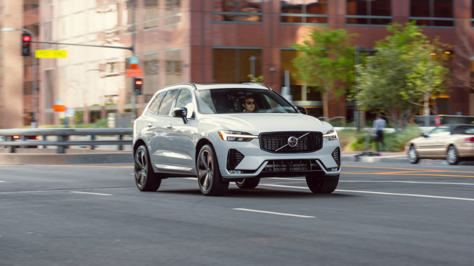 autos, cars, geo, reviews, volvo, volvo xc60, android, 2022 volvo xc60 b6 first test: gorgeous and updated but showing its age inside