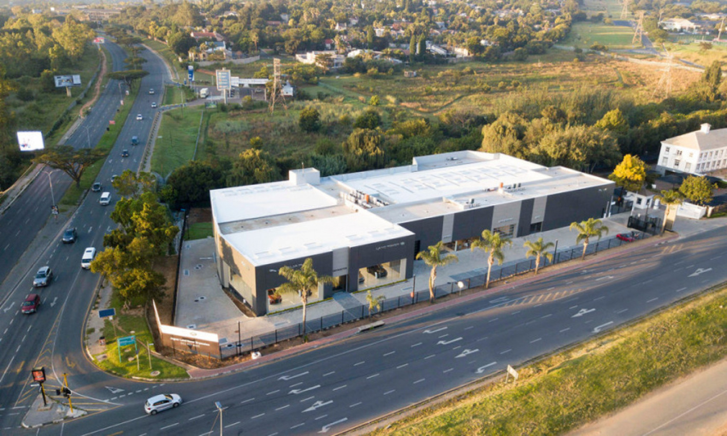 autos, cars, industry news, jaguar, land rover, bryanston, dealership, industry news, jaguar-land rover, range rover, jaguar and land rover bryanston dealership reopens after renovations