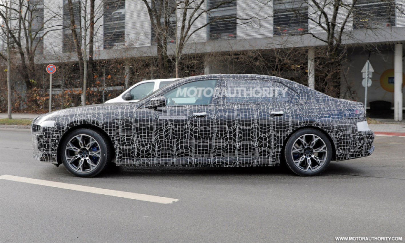 autos, bmw, cars, beijing auto show, bmw 7-series news, bmw news, luxury cars, sedans, self driving cars, 2023 bmw 7-series teased ahead of auto china 2022 debut