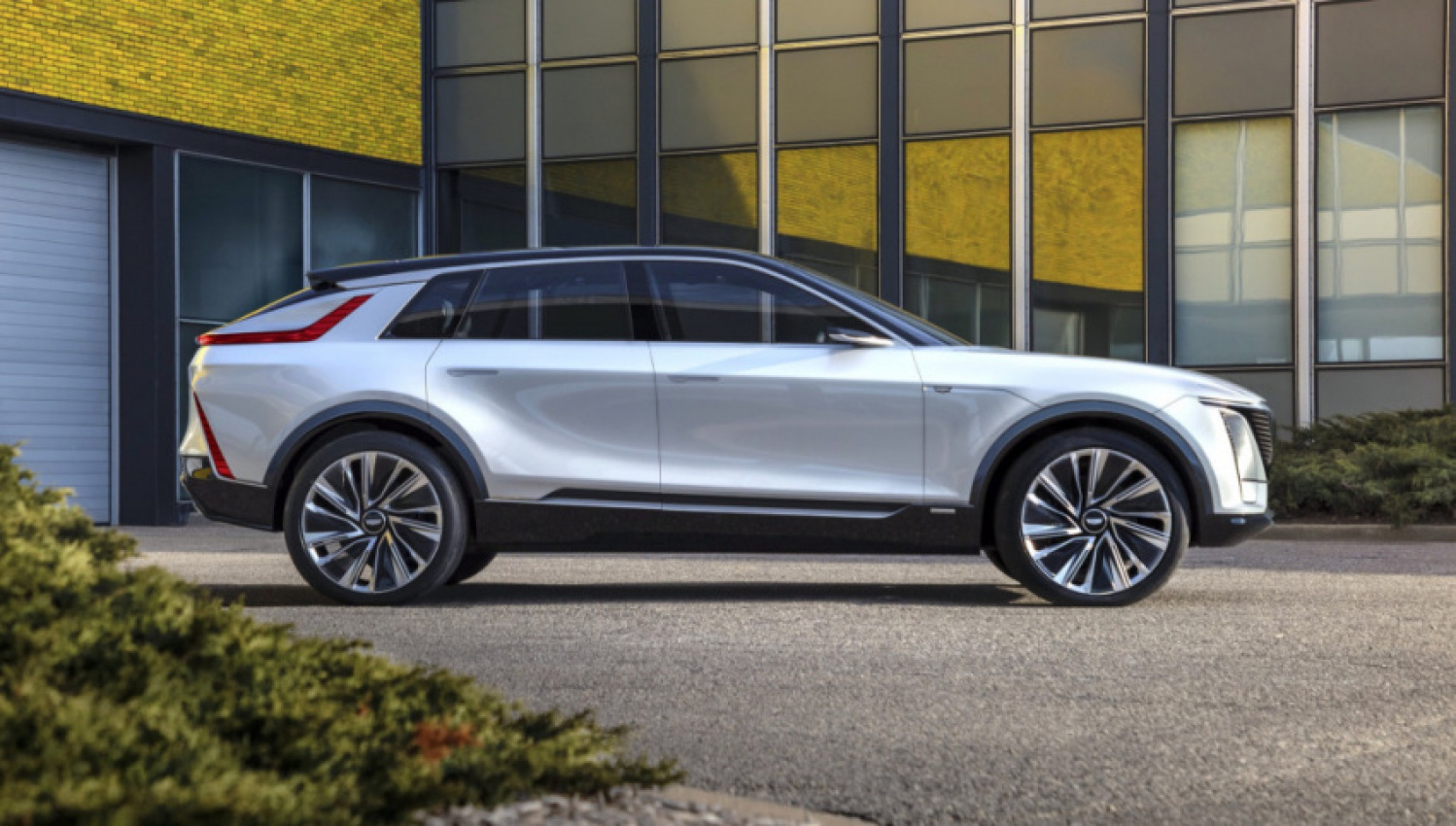 autos, cadillac, cars, tesla, volvo, news, the week in reverse, volvo plug-in hybrids, cadillac lyriq production, mach-e demand, tesla prices up again, the week in reverse