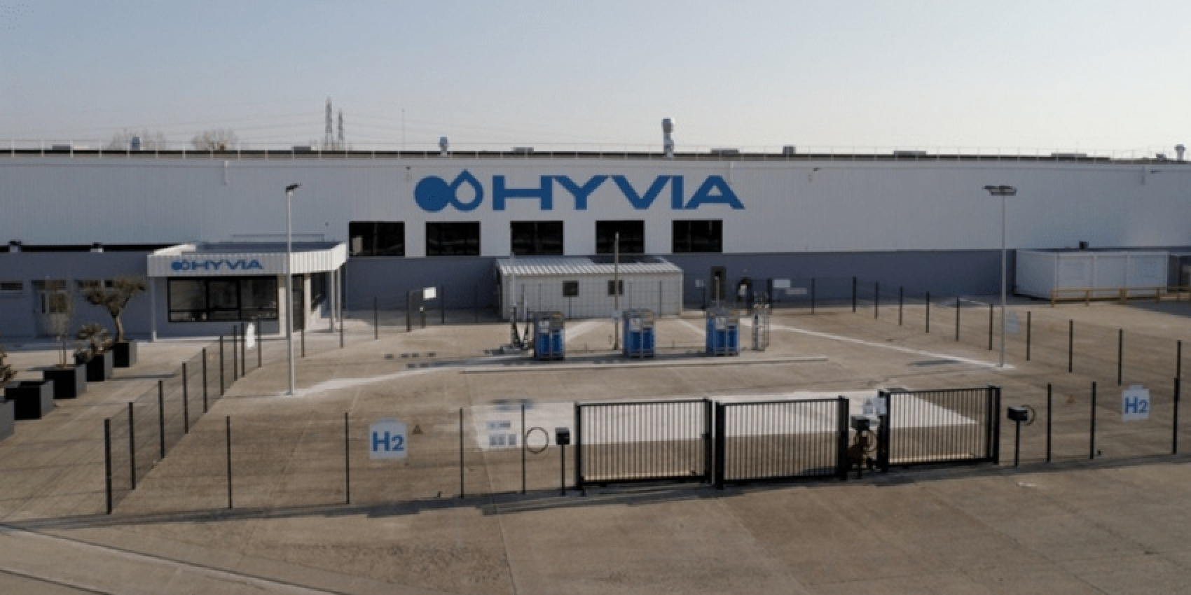 autos, battery & fuel cell, cars, electric vehicle, fcev, flins, france, fuel cell, hydrogen, hyvia, joint venture, plug power, renault, vnex, hyvia opens fuel cell plant in france