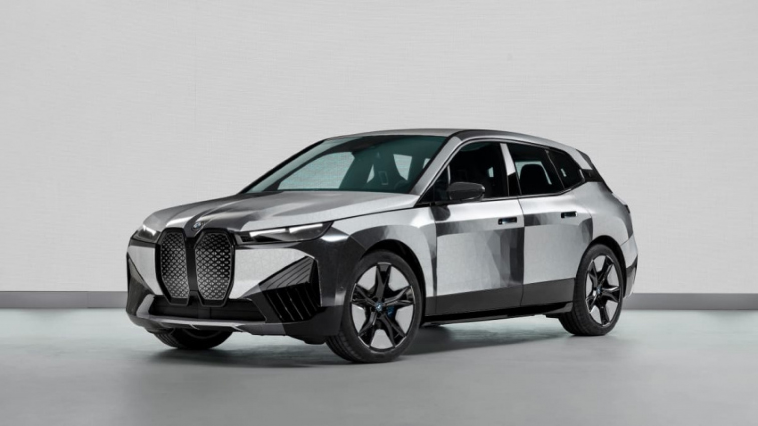autos, bmw, cars, the australian woman behind bmw’s ground-breaking colour-changing ix suv