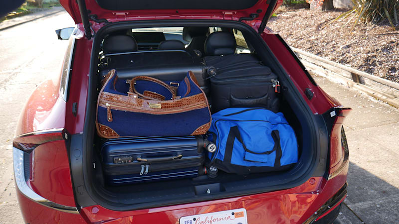 autos, cars, kia, crossover, driveway tests, electric, green, hatchback, luggage test, kia ev6 luggage test | how big is the trunk?