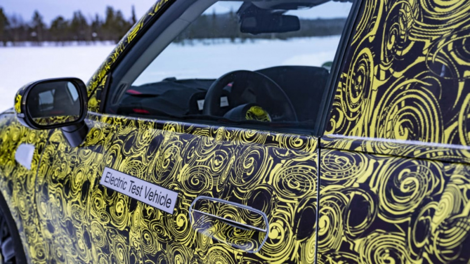 autos, cars, green, mini, electric, hatchback, 2024 mini hardtop has fun in the snow before its unveiling