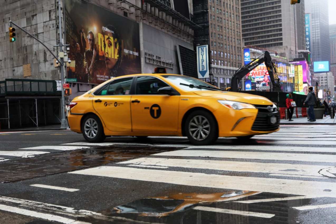 autos, cars, cars, news, taxi, uber, uber strikes a deal to list nyc yellow taxis on the app