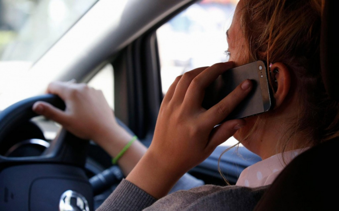autos, cars, news, law, legislation, mobile phones, penalty points, motorists face ban, £1,000 fine as law tightens around mobile phone use in cars