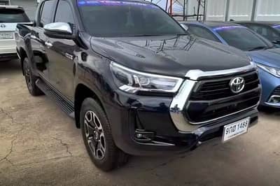 article, autos, cars, toyota, toyota hilux, a closer look at the toyota hilux in a walk-around video