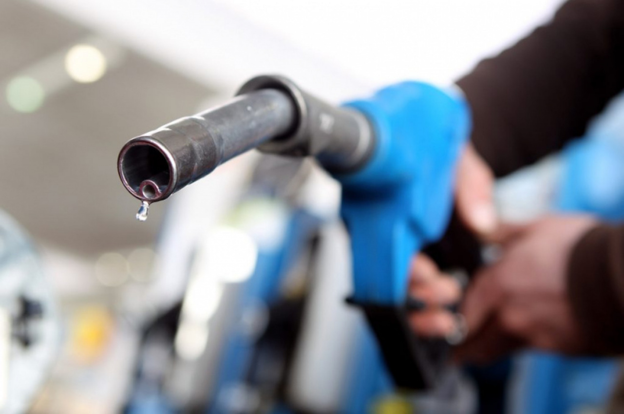 autos, cars, fuel economy, gasoline, how much gas should you keep in your car’s tank?