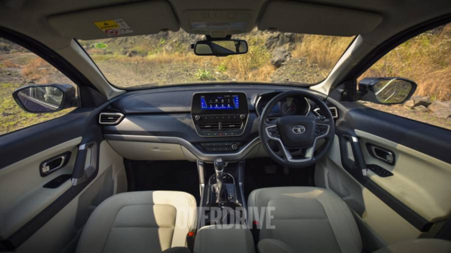 autos, cars, mahindra, reviews, android, best 6 seat suv to buy, best 7 seat suv india, best 7 seat suv to buy, best suv india, mahindra xuv700 vs tata safari, overdrive, safari comparo, xuv700 comparo, xuv700 vs safari, xuv700 vs safari comparison, xuv700 vs safari comparison review, xuv700 vs safari comparo, android, mahindra xuv700 vs tata safari comparison review