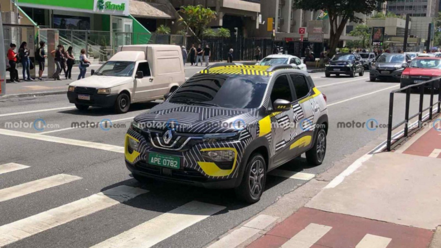 autos, cars, renault, renault kwid, android, renault kwid electric spotted testing in brasil
