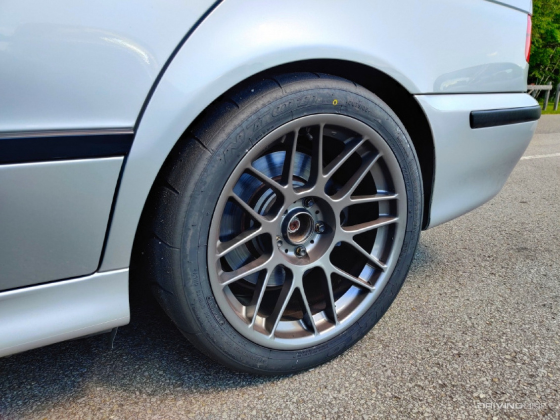 autos, cars, datsun, tech, nitto nt01 track day tire review: classic datsun z