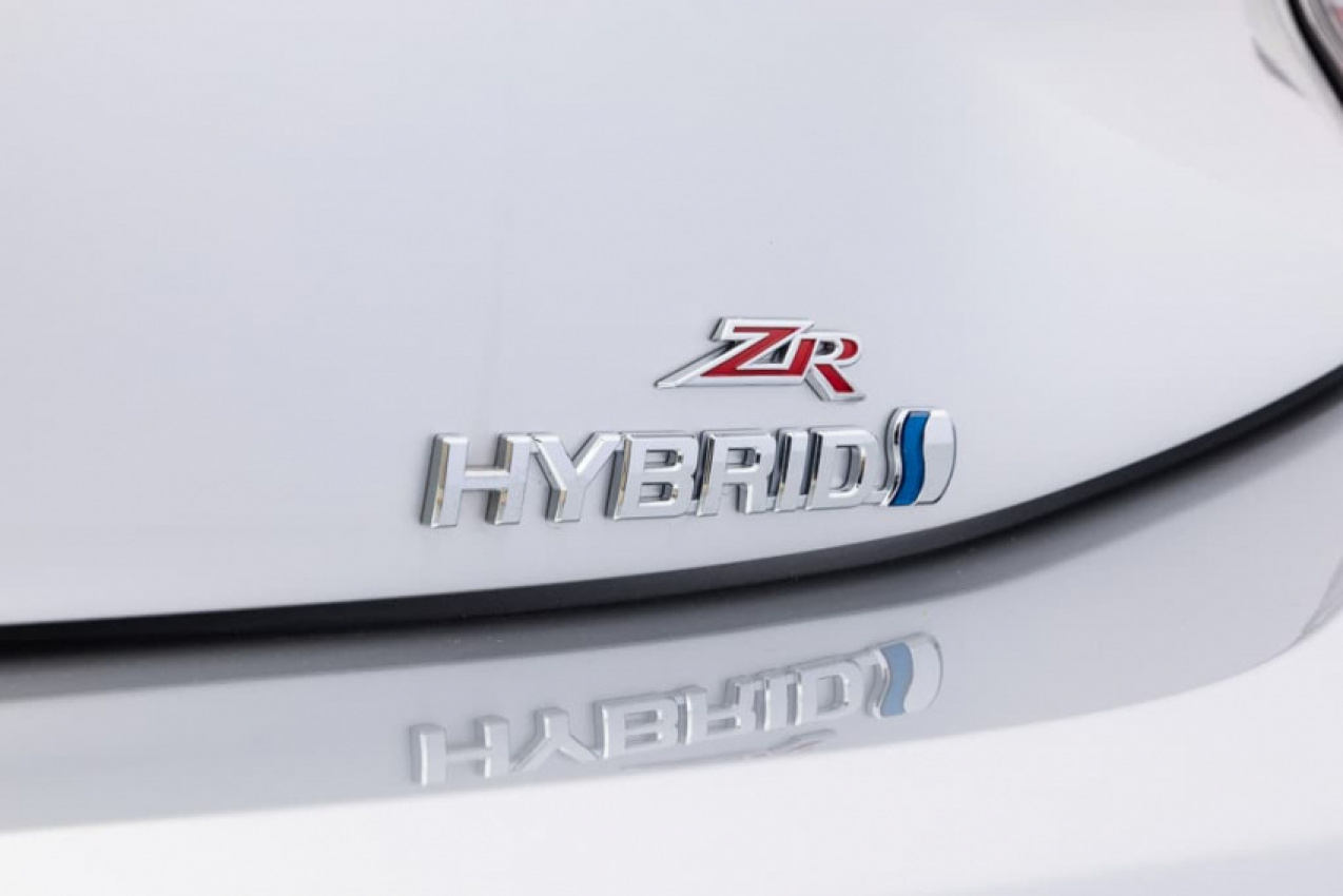 autos, cars, reviews, toyota, car reviews, corolla, family cars, hatchback, hybrid cars, toyota corolla zr hybrid 2022 review