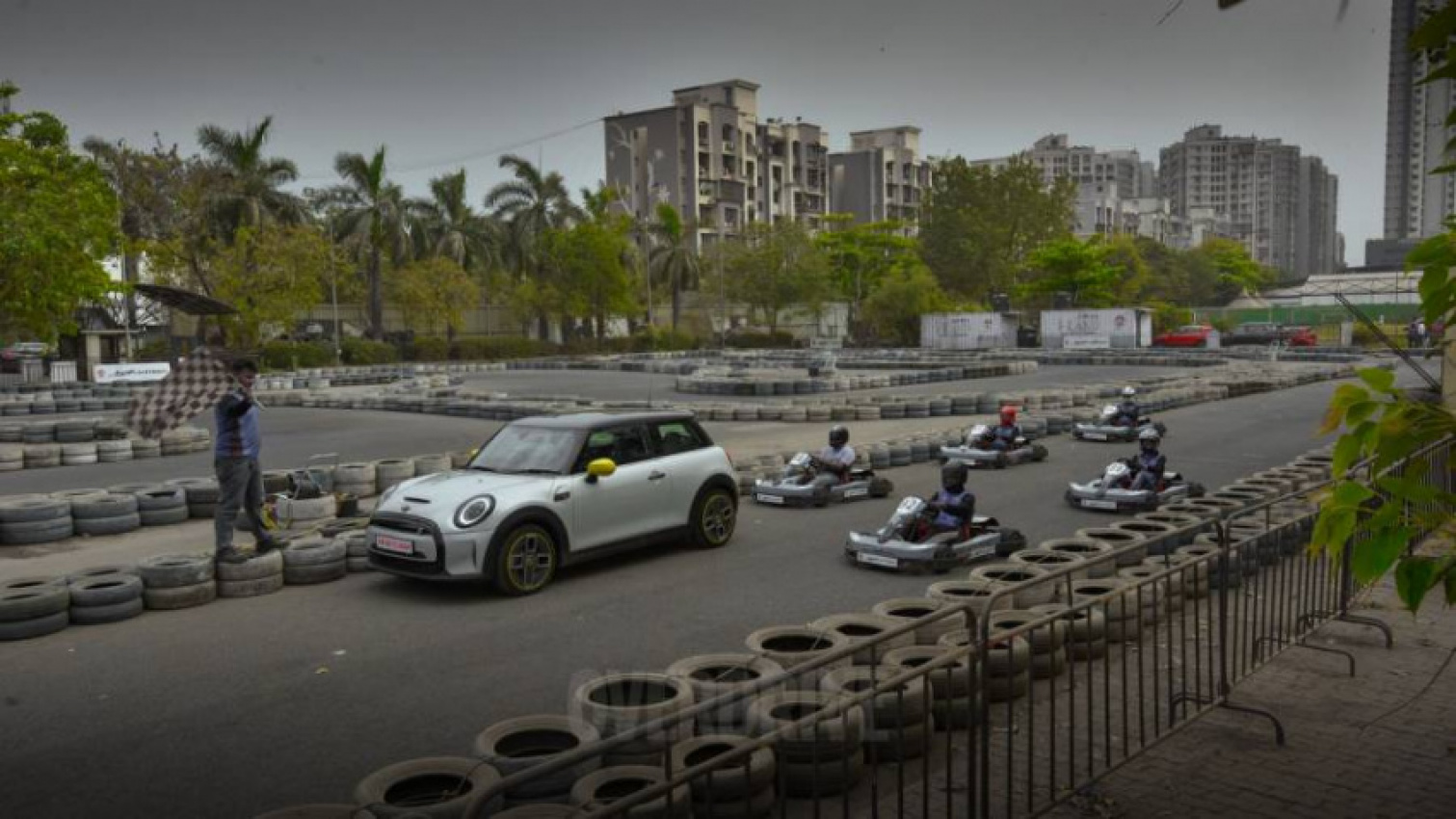 autos, cars, features, mini, 2022 mini electric review india, android, electric vehicles in india, mini car, mini cooper, mini cooper electric, mini cooper electric price india 2022, mini cooper electric real world range, mini cooper electric review, mini cooper electric review india 2022, mini cooper se electric, mini cooper se electric road test review, mini cooper se india, mini cooper see 2022, mini electric, mini electric 2022, mini electric car, mini electric car 0 to 100, mini electric car interiors, mini electric car price in india, mini electric car price india 2022, mini electric car range, mini electric price, mini electric range km, mini electric review, mini electric review 2022, mini india, overdrive, android, 2022 mini cooper electric review, road test