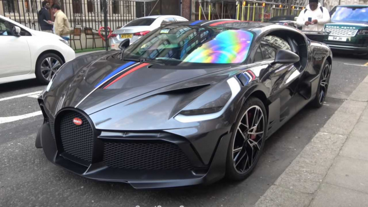 autos, bugatti, cars, street-parked bugatti divo gets all the attention in downtown london