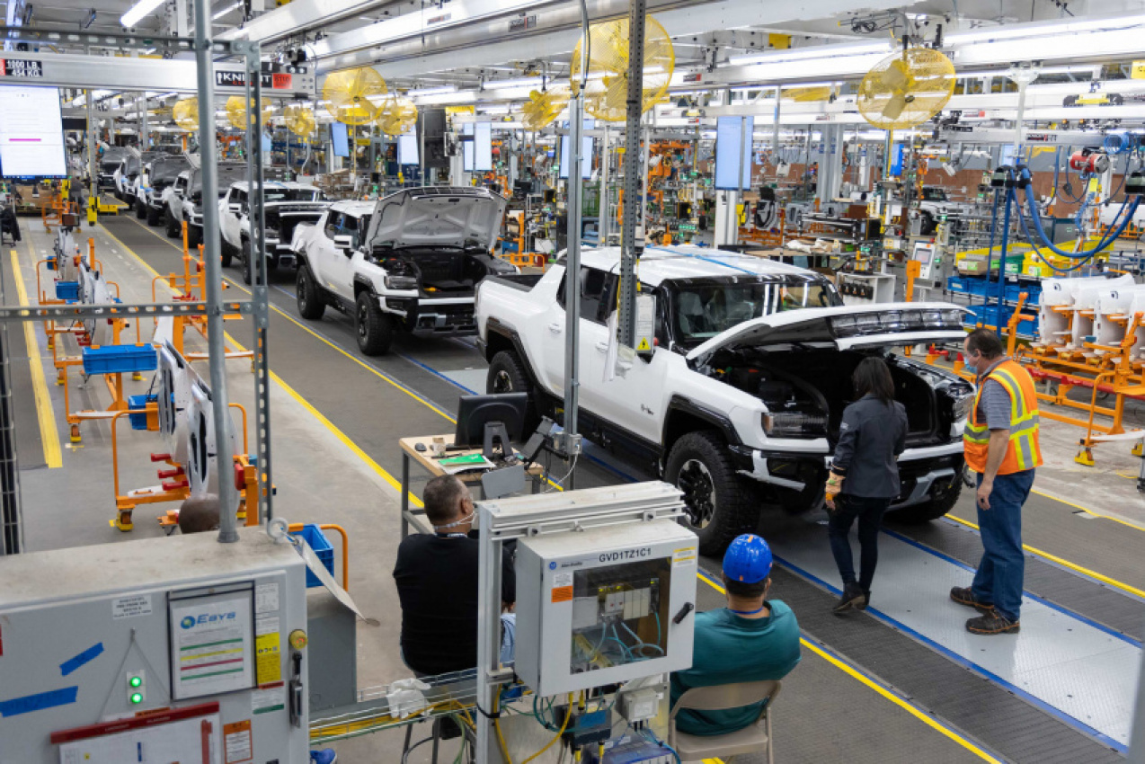 autos, cars, gmc, hummer, electric cars, general motors, gmc hummer ev news, gmc news, industry, pickup trucks, gm can't build the gmc hummer ev fast enough, working to increase production