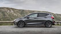 autos, cars, ford, ford fiesta, this ford fiesta is both a boat and a car at the same time