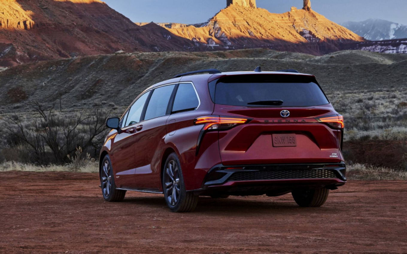 autos, cars, toyota, toyota sienna, the car guide's best buys for 2022: toyota sienna