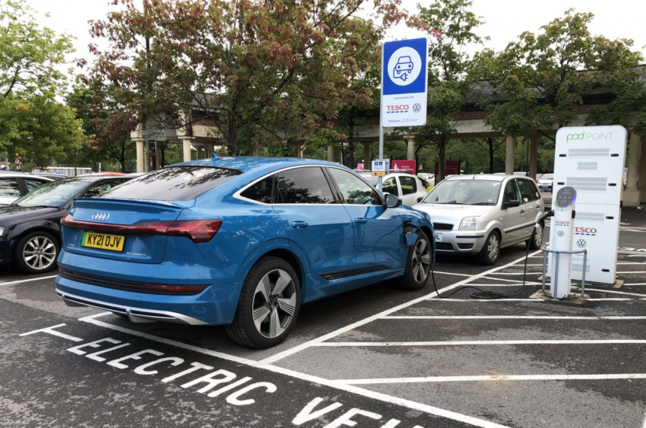 cars, electric car news and features, industry news, government promises tenfold increase in electric car chargers by end of 2030