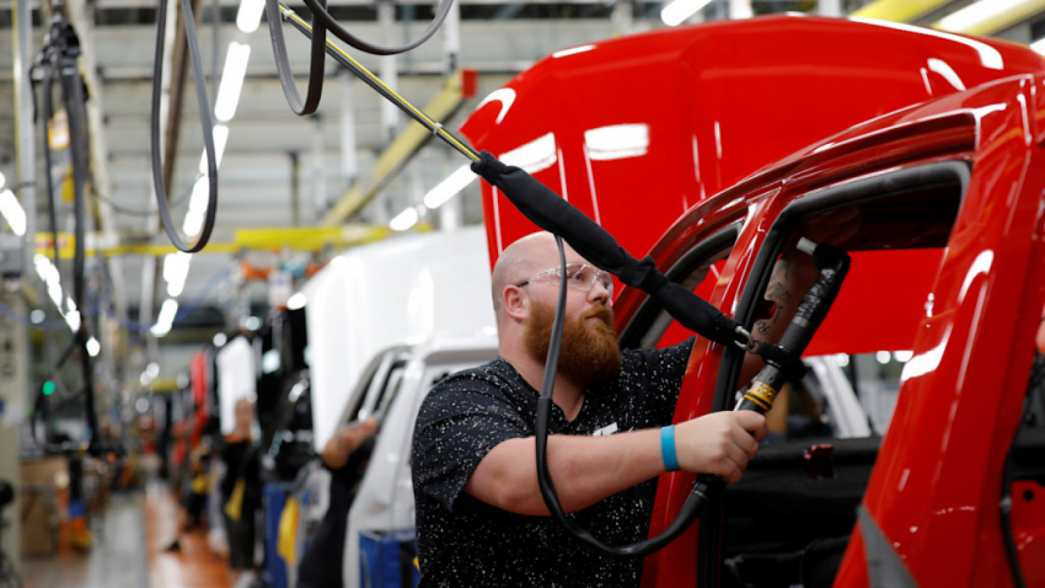 autos, cars, chevrolet, chip shortage, fort wayne, plants/manufacturing, truck, vnex, gm to idle indiana truck plant for two weeks over chip shortage