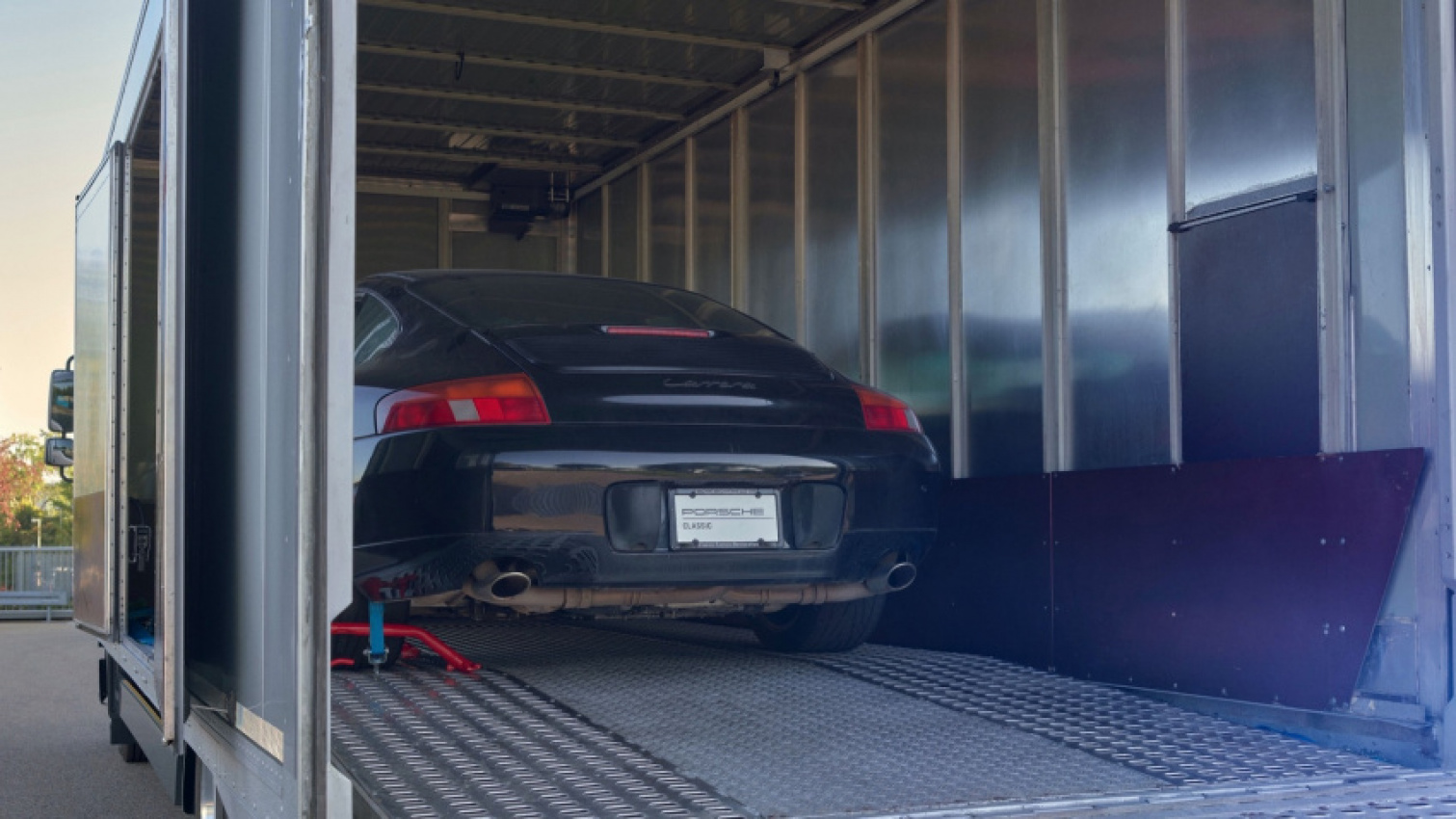 autos, cars, news, porsche, android, one-off porsche 911 classic club coupe rewrites the 996's neglected past
