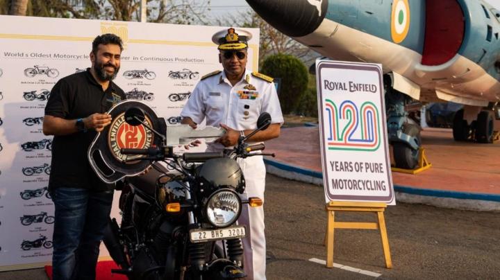 autos, cars, 2-wheels, continental gt 650, indian, interceptor 650, interceptor int 650, royal enfield, special edition, royal enfield begins deliveries of 120th anniversary edition