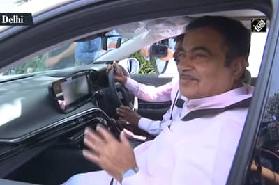 article, autos, cars, mini, there’s no better way to popularise a new fuel, than the union transport minister himself taking the plunge