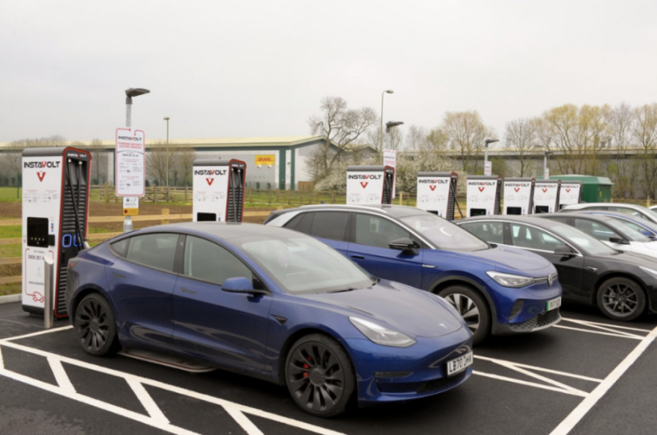 EV charging hub in Banbury expanded with eight rapid chargers TopCarNews