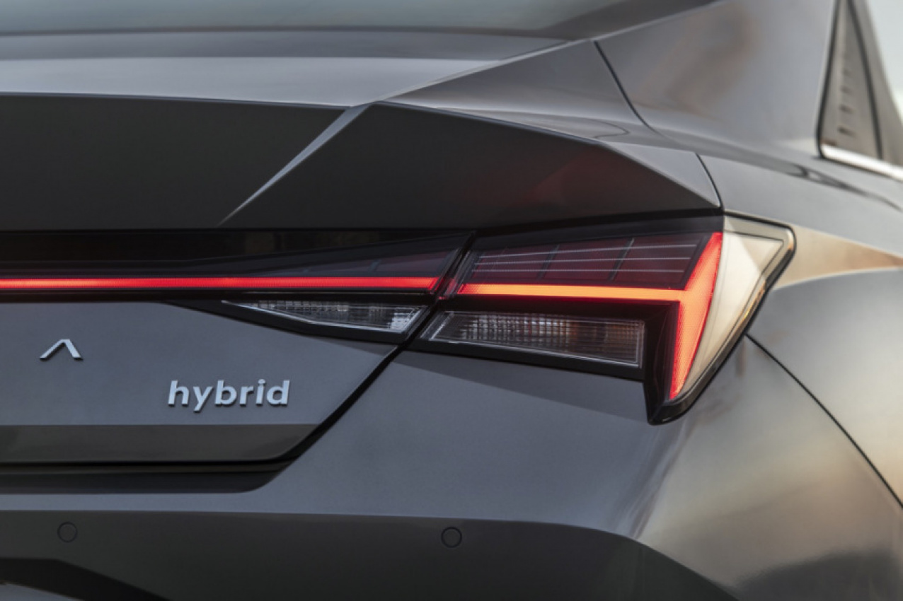 autos, cars, hyundai, android, first drives, hybrids, hyundai elantra, hyundai elantra news, hyundai news, android, first drive review: 2021 hyundai elantra hybrid is a 54-mpg tech and value standout
