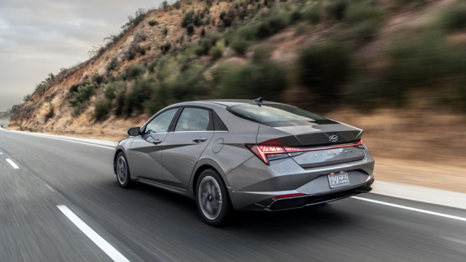 autos, cars, hyundai, android, first drives, hybrids, hyundai elantra, hyundai elantra news, hyundai news, android, first drive review: 2021 hyundai elantra hybrid is a 54-mpg tech and value standout