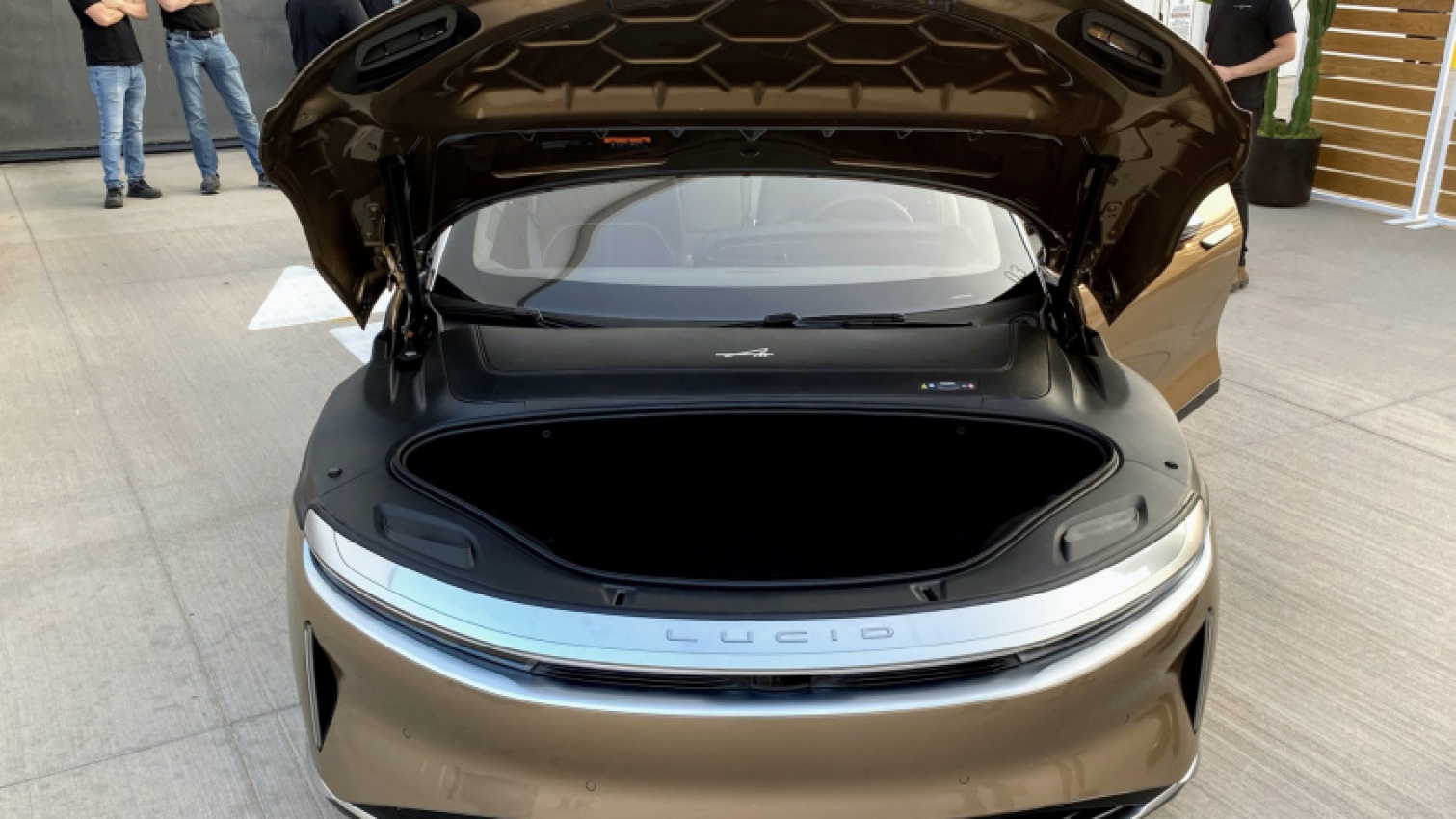 autos, cars, lucid, amazon, android, electric cars, first drives, amazon, android, first drive review: 2022 lucid air delivers a new leading edge for evs