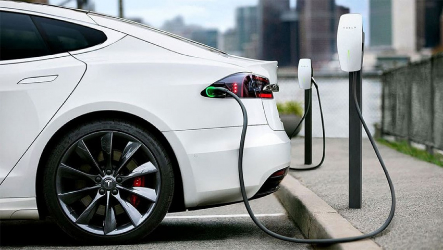advice, autos, cars, electric, electric cars, ev advice, green cars, hyundai advice, hyundai kona, hyundai kona 2022, hyundai kona reviews, plug-in hybrid, tesla advice, tesla model 3, tesla model 3 2022, tesla model 3 reviews, how many electric cars are there in australia?