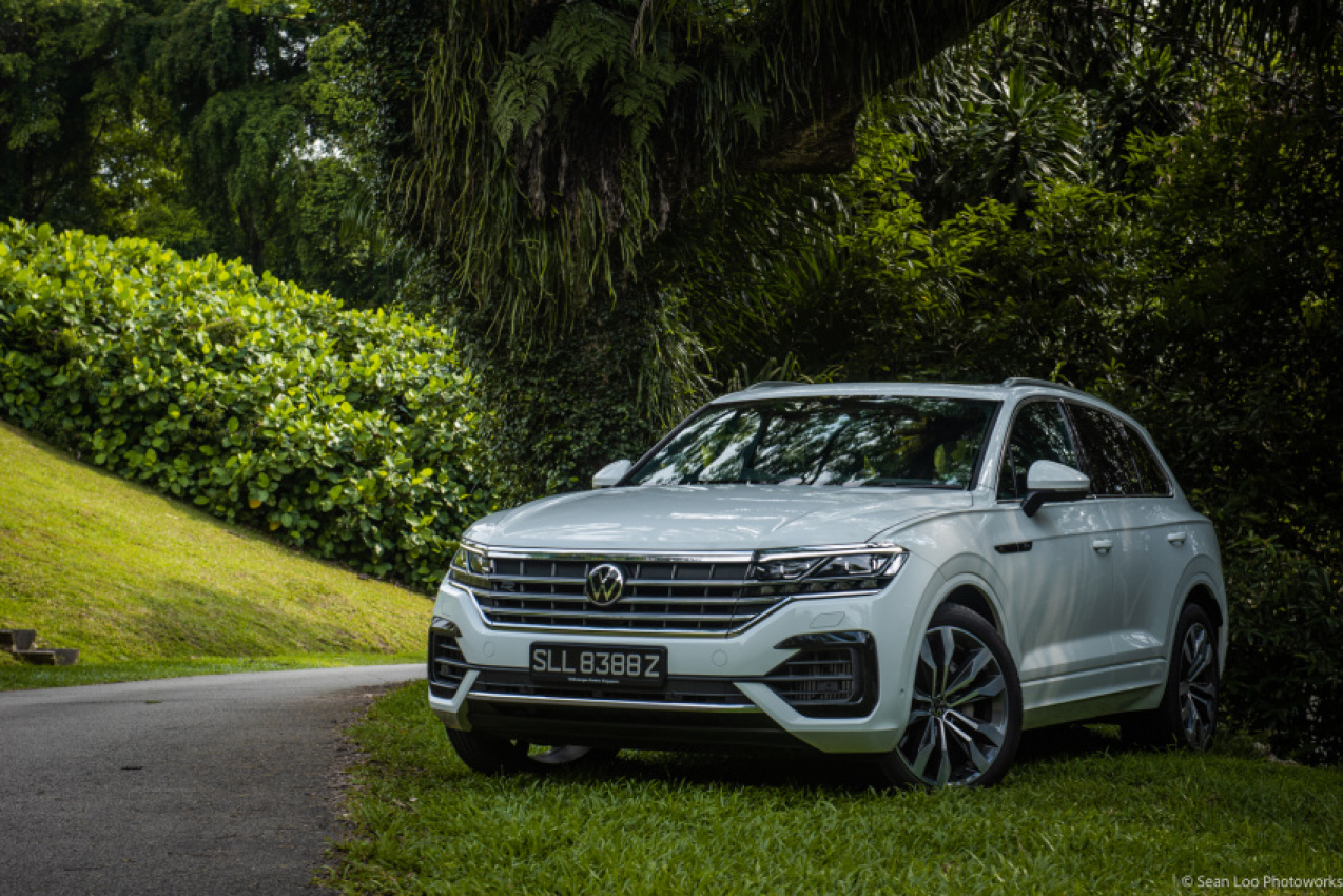 autos, cars, reviews, volkswagen, android, volkswagen touareg, android, mreview: volkswagen touareg r-line - distilled german luxury