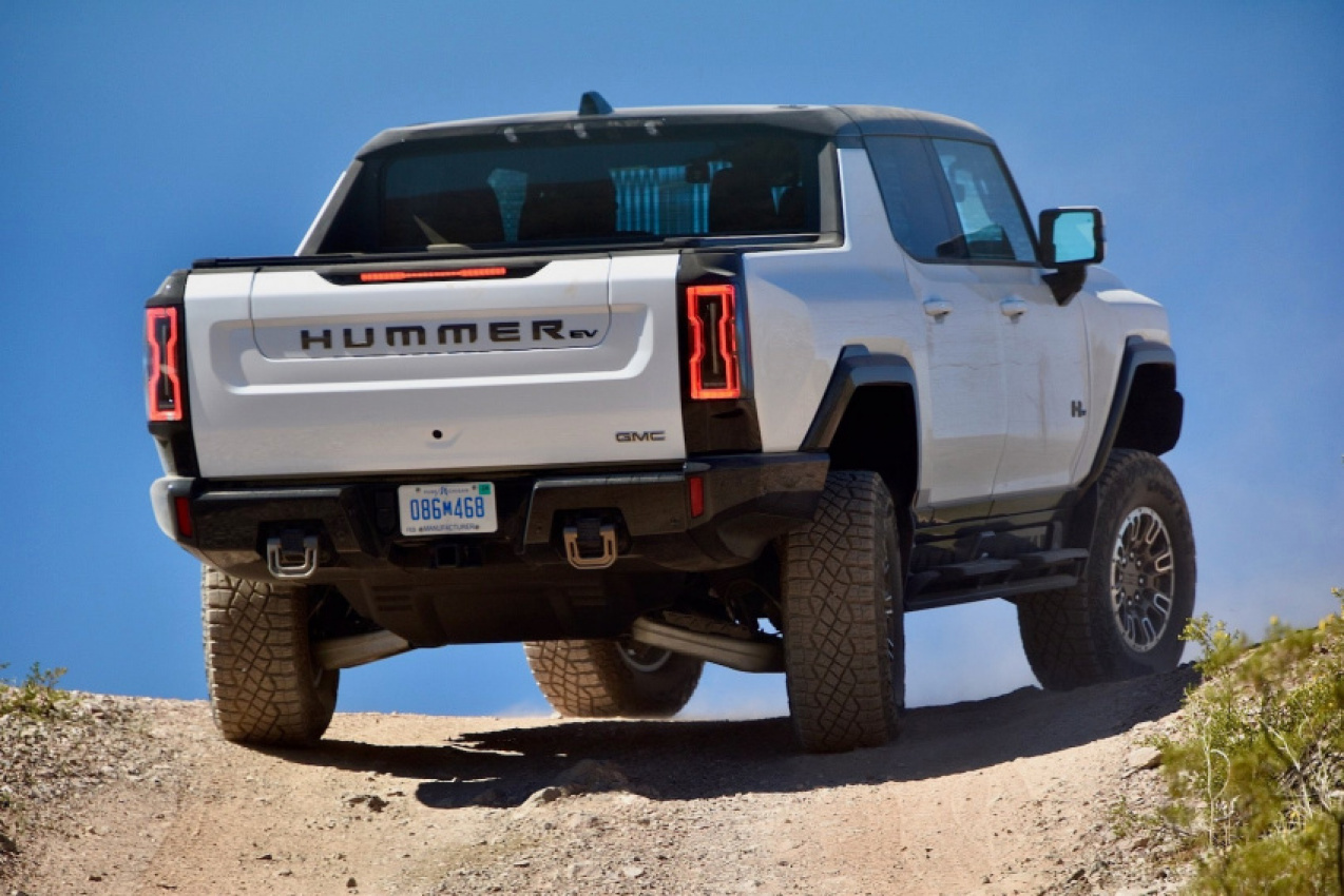autos, cars, gmc, hummer, rivian, here's how the gmc hummer ev and rivian r1t compare off-road