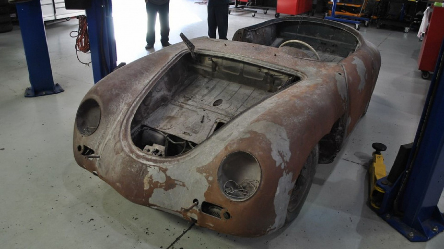 autos, cars, porsche, classic, restorations, porsche is challenging its dealers to restore classic sports cars