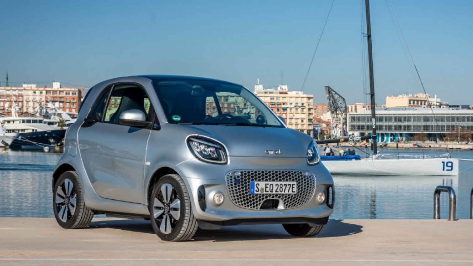 autos, cars, reviews, smart, android, city cars, fortwo ed hatchback, android, smart eq fortwo hatchback review