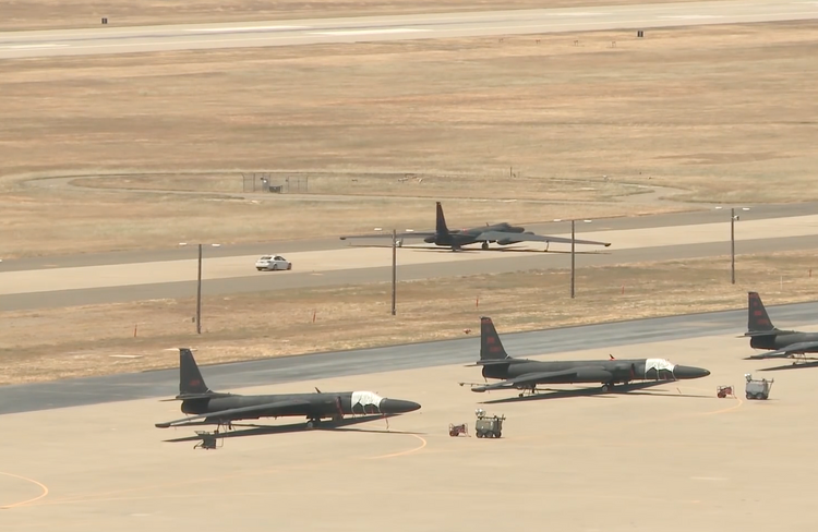 autos, cars, dodge, airplanes, charger, why do u-2 spy planes need dodge chargers?
