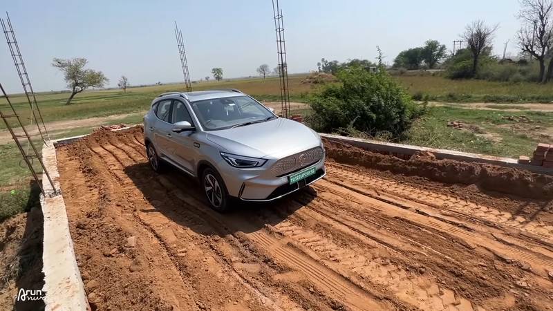 article, autos, cars, mg, mg zs, 2022 mg zs ev facelift in a detailed walk-around video