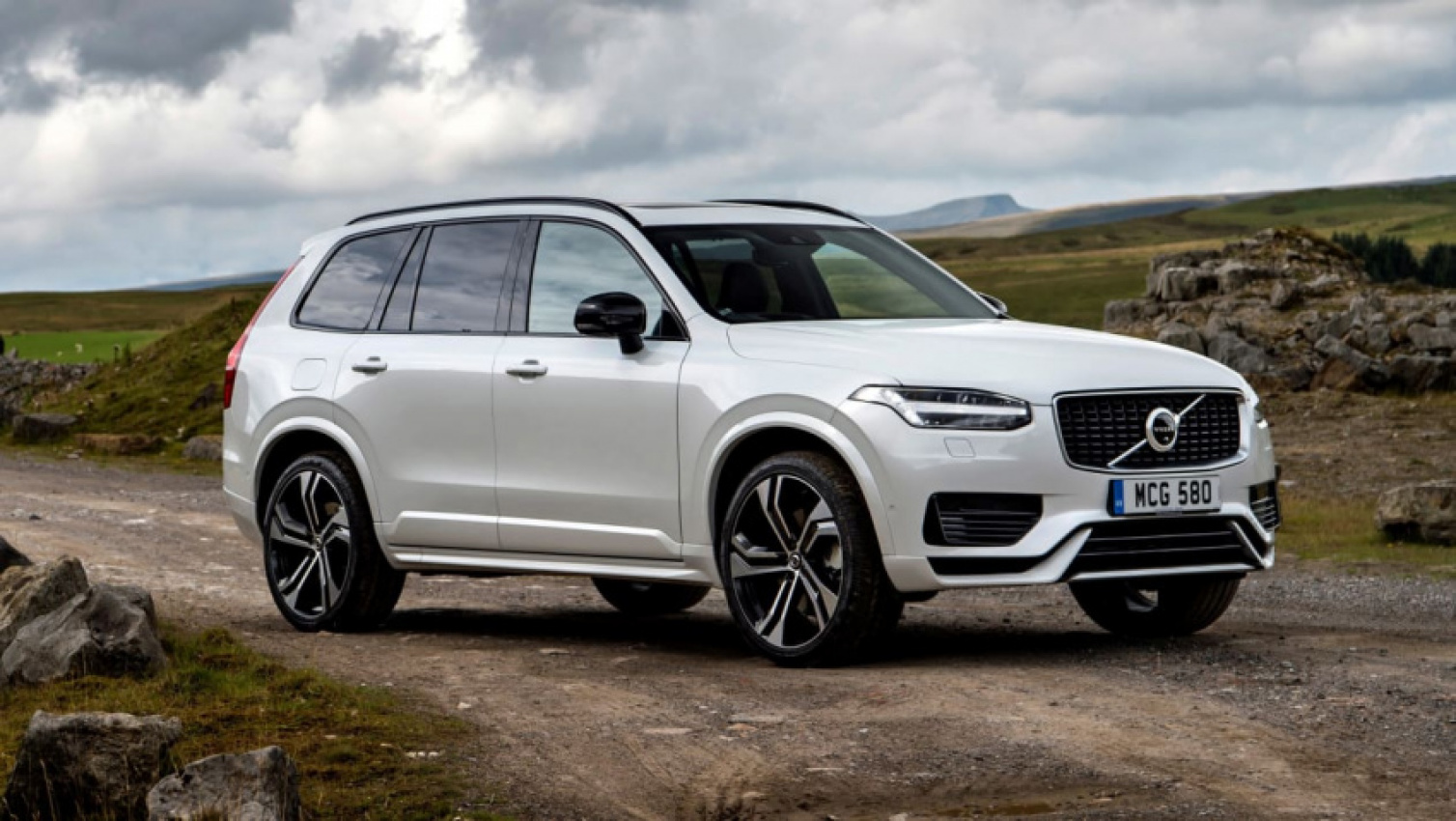 autos, cars, reviews, volvo, 7-seater cars, android, family suvs, plug-in hybrid cars, volvo xc90, xc90 hybrid, android, volvo xc90 recharge hybrid review