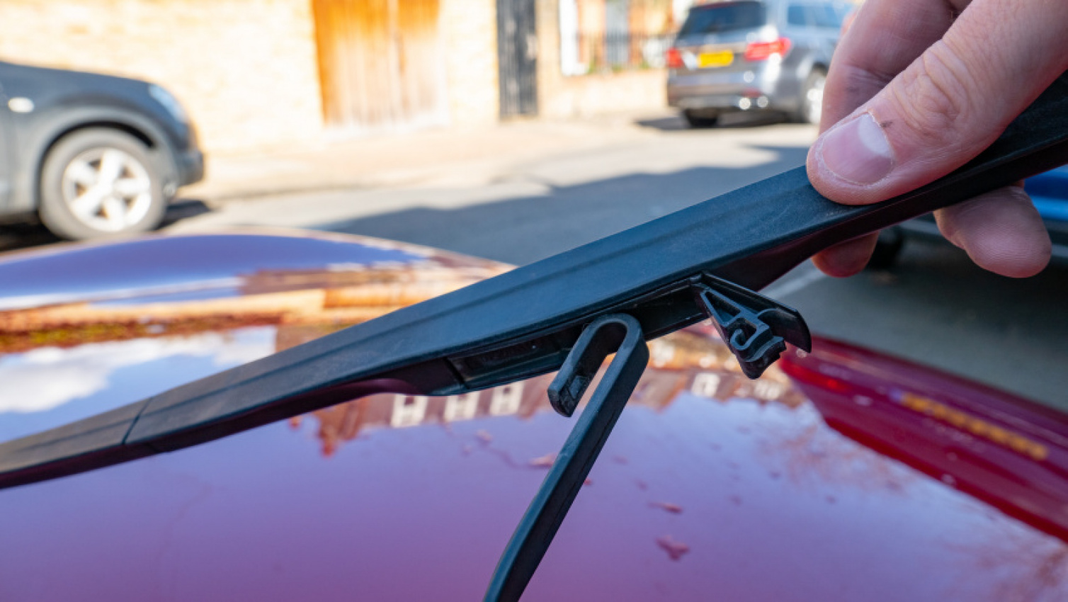auto, gadgets, how to, how to fit new windscreen wiper blades to your car