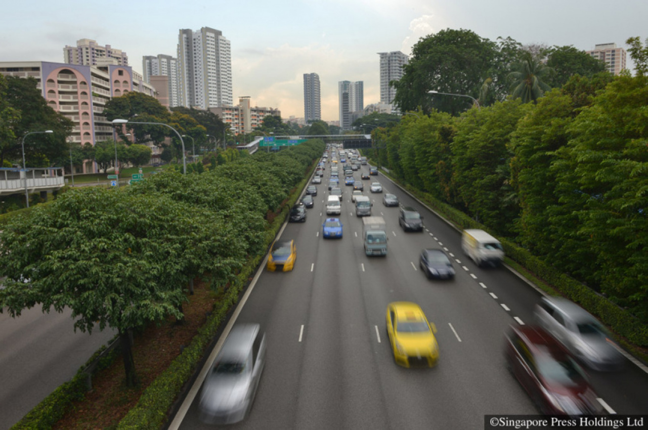 advice, autos, cars, dangerous driving, driving habits, driving in singapore, safe driving, 5 dangerous driving habits to watch out for