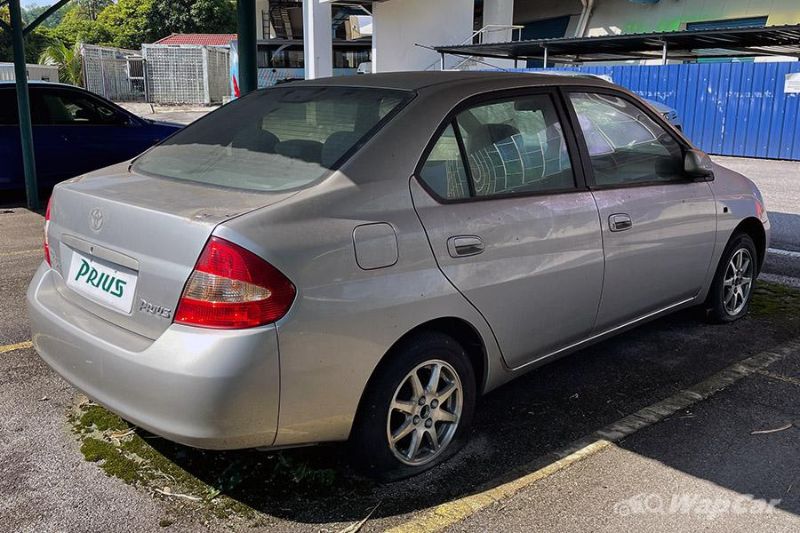autos, cars, toyota, toyota prius, what’s an abandoned first-gen toyota prius doing at pusat sains negara?